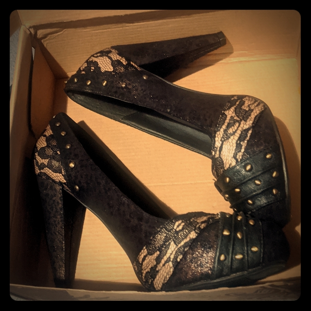 Heels - Picture 2 of 5